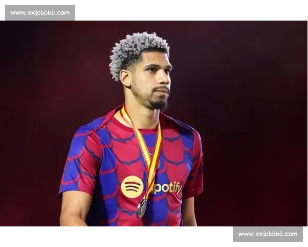 巴萨总监铁心留队信号：阿劳霍成弗里克防线非卖品